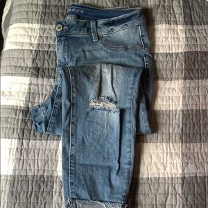 Light Wash Destructed Knee Jegging
